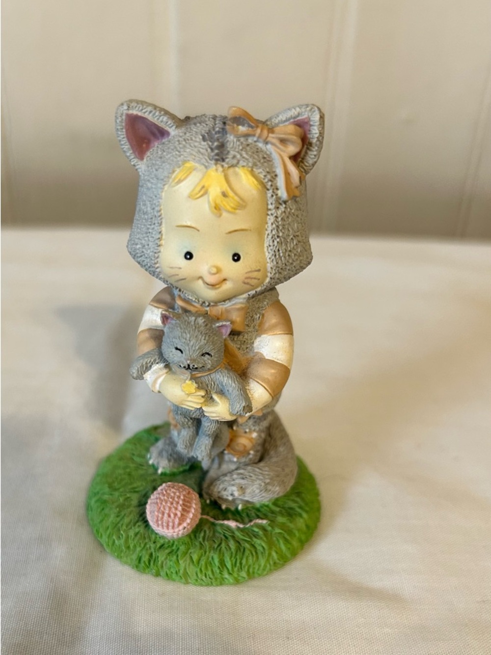Paddywhack Lane Collection By Russ / 2002 “Katie The Cat” Handpainted Figurine